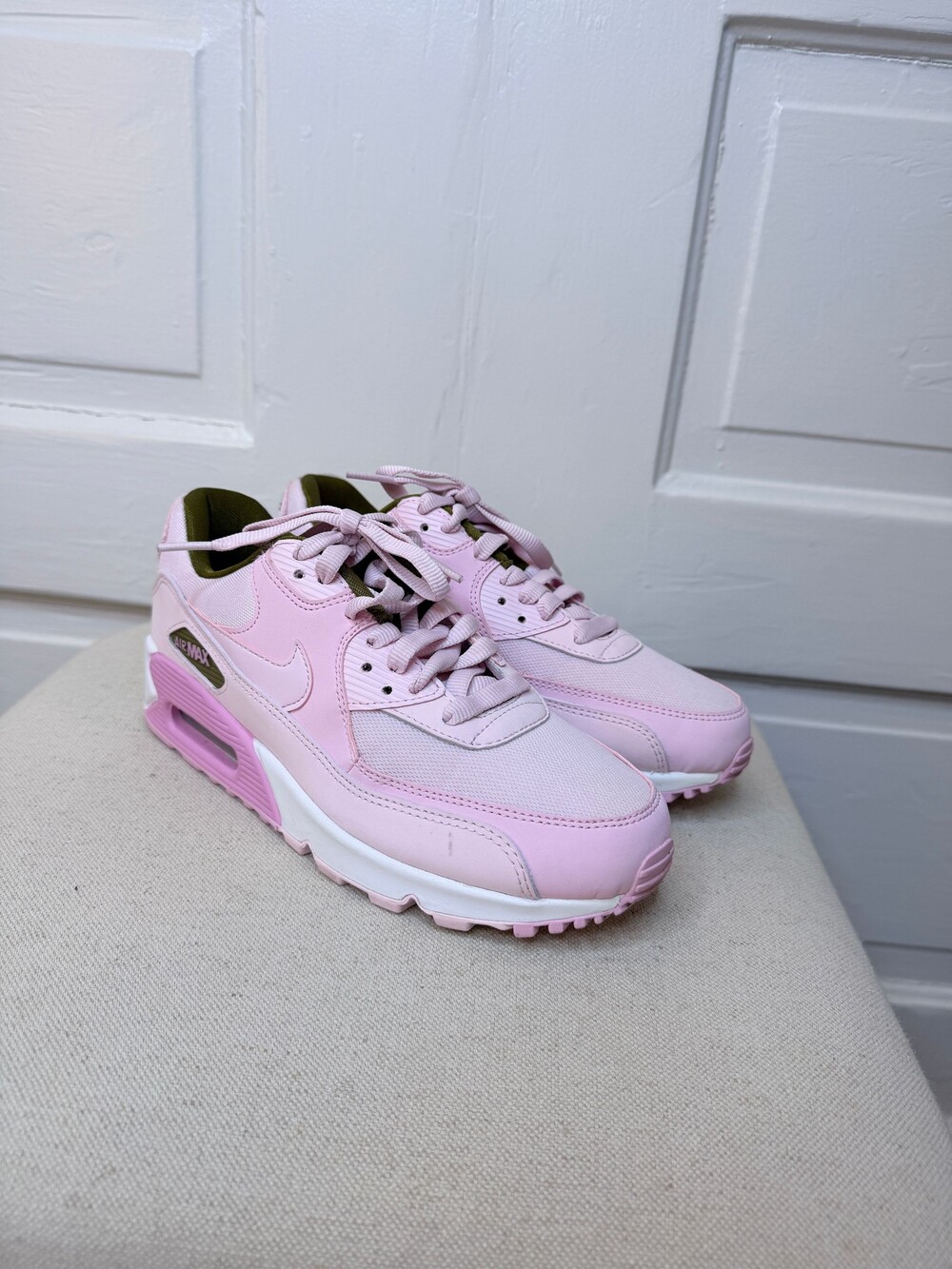 Nike Air Max 90 Women's Size 6.5 Pink Lace-Up Sneakers